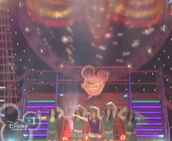 medley-somegirls-mmm-disneychannelkidsawards-09-04-04-078.jpg