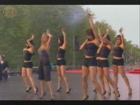 somegirls-olympictorchconcert-036.jpg