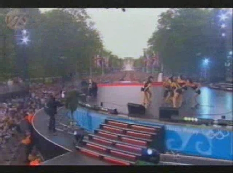 somegirls-olympictorchconcert-040.jpg